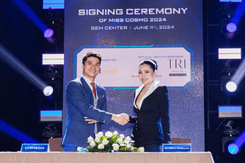 CEO Mai Tâm (P2H Group) và CEO Bảo Hoàng (UniMedia) ký kết đồng hành cùng Miss Cosmo 2024 với Tripollar là nhà tài trợ sức khỏe chính thức